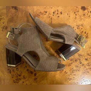 Louis et Cie Heeled Leather Sandals - Size 9